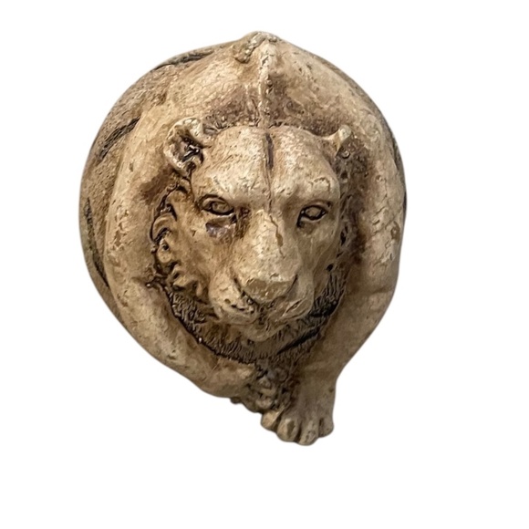 Sculpted Grizzly Bear, Lion Tan & Black Stripes Carved Wax African Safari Candle - Picture 6 of 8